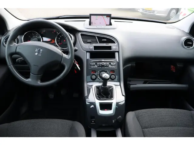Peugeot 5008 2