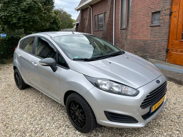 Ford Fiesta 1.25 2015 Benzine 12