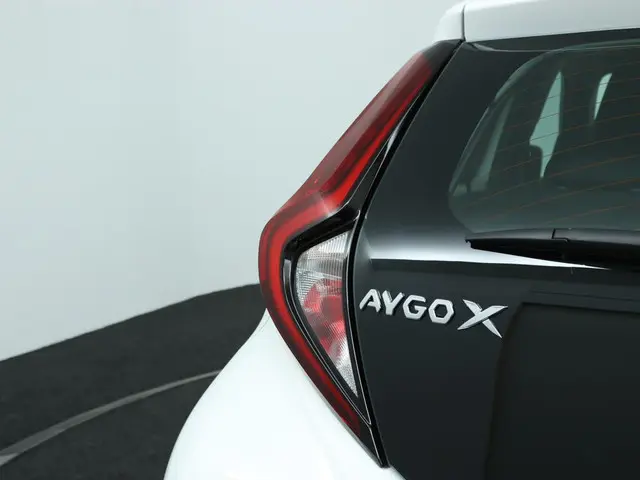 Toyota Aygo X 1.0 VVT-i MT Play 2025 Benzine 35