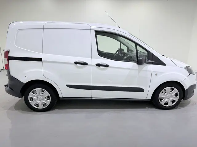 Ford Transit Courier Van 1.5 TDCI Airco NAP 2016 Diesel 22