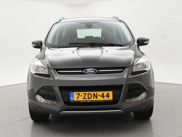 Ford Kuga 1.5 150 PK TITANIUM + TREKHAAK 2015 Benzine 6