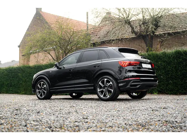 Audi Q3 45 TFSI e S edition 2024 Hybride Benzine 31