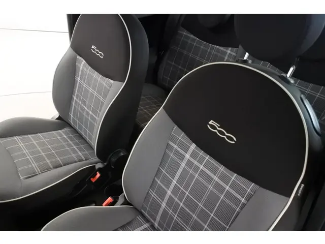 Fiat 500 1.2 Lounge 2018 Benzine 24