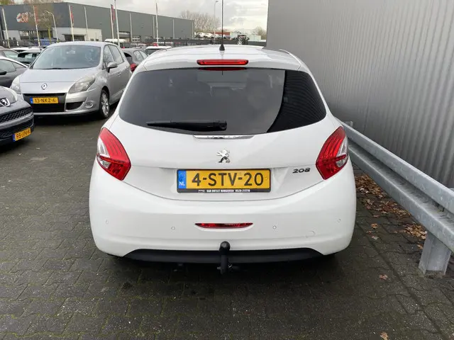 Peugeot 208 1.2 VTi Allure 2013 Benzine 8