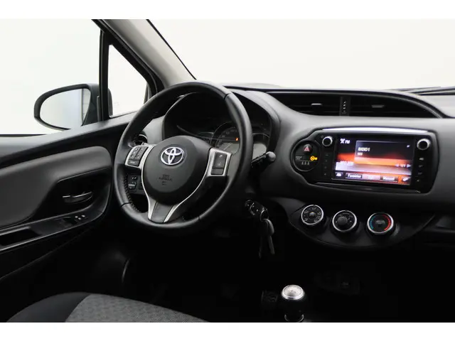 Toyota Yaris 1.3 VVT-i Lounge 2015 Benzine 25