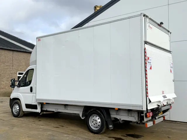 Peugeot Boxer 2.2 HDI 165PK 2023 Diesel 2