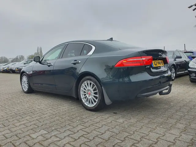Jaguar XE 2.0 D Prestige Performance-Pack 2015 Diesel 4