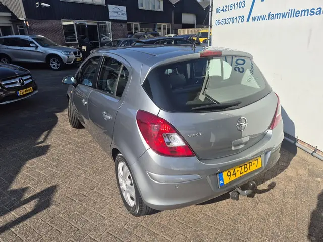 Opel Corsa 1.4-16V Cosmo Nap NL Airco 5 drs 2012 Benzine 20