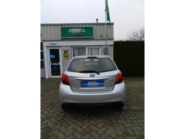 Toyota Yaris 1.5 Hybrid Aspiration 2015 Hybride Benzine 4