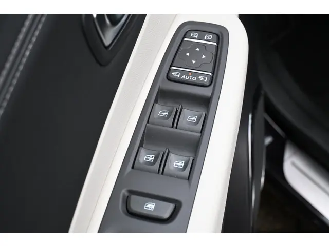 Renault Captur TCe 150 EDC Initiale Paris 2019 Benzine 26