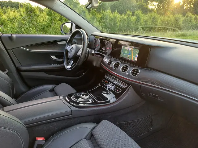 Mercedes-Benz E-Klasse 200 Premium 2017 Benzine 34