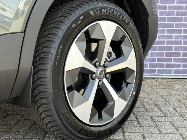 Volvo XC40 2.0 B4 Plus Dark 2025 Benzine 9