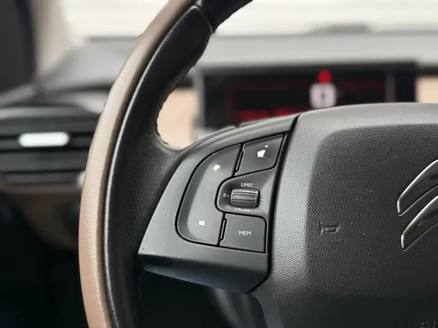 Citroën C4 Cactus 1.2 PureTech Shine 2016 Benzine 18