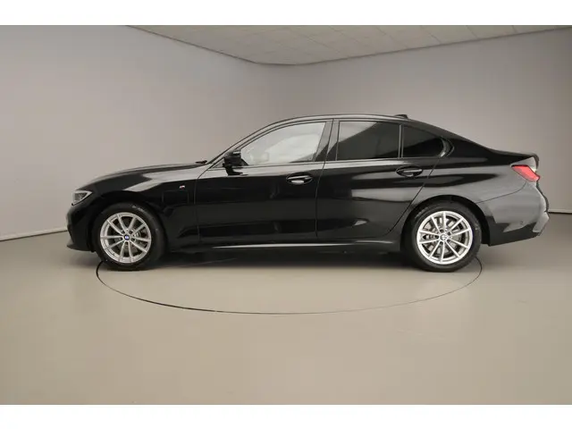 BMW 3 Serie Sedan 320e 2022 Hybride Benzine 3