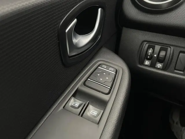 Renault Clio 0.9 TCe Limited 2018 Benzine 23