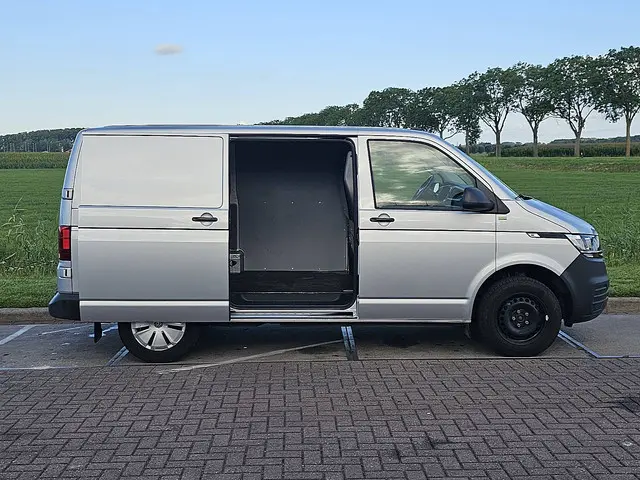 Volkswagen Transporter 2.0 TDI 2023 Diesel 13