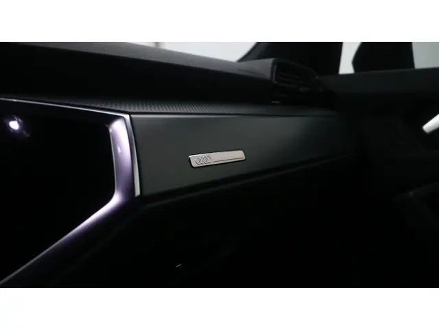 Audi Q3 45 TFSI e S edition 2025 Hybride Benzine 23