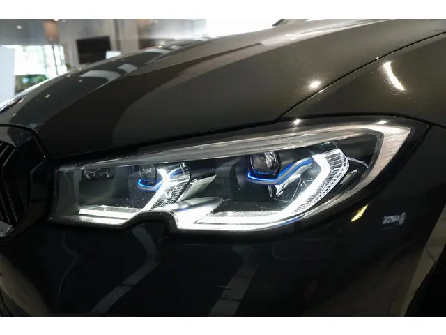 BMW 3 Serie 318i High Executive 2021 Benzine 5