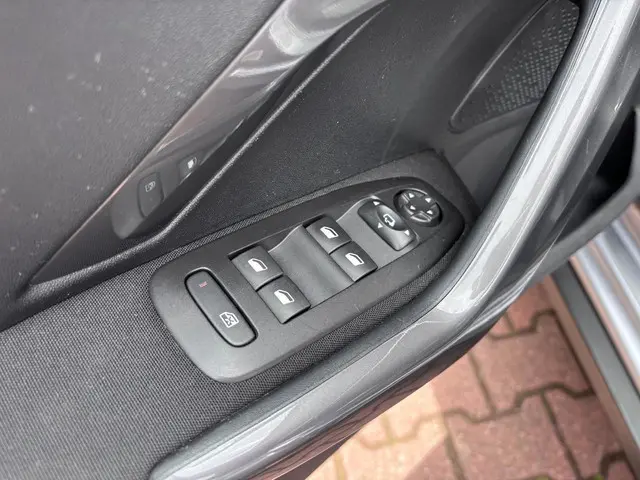Peugeot 2008 1.2 PureTech Allure 2018 Benzine 23