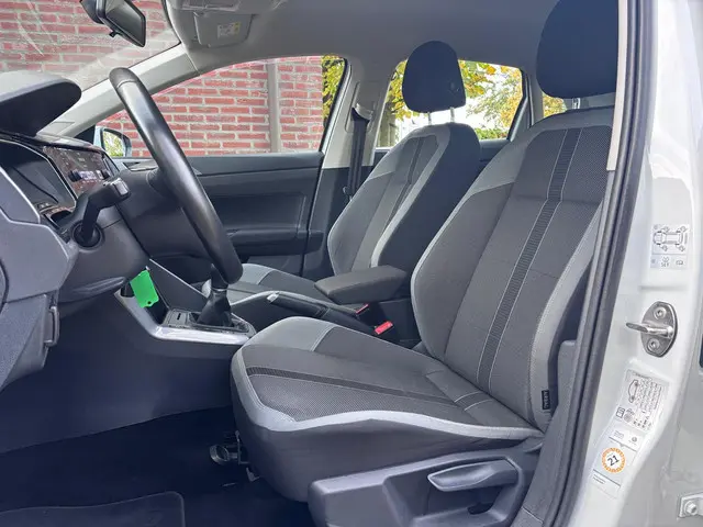 Volkswagen Polo 1.0 TSI Highline R-line 2018 Benzine 14