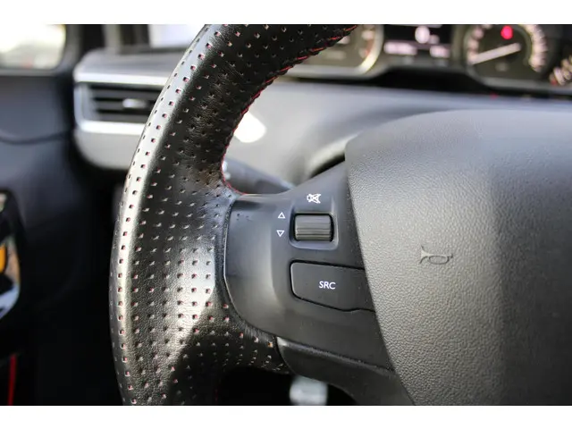 Peugeot 208 1.2 PureTech 110 Pk GT-line 2018 Benzine 17