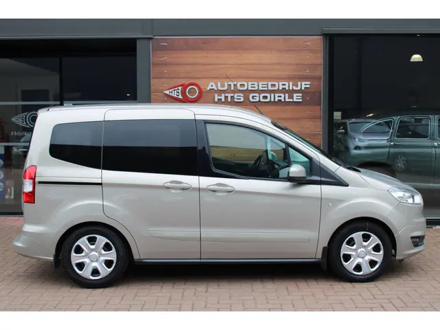Ford Tourneo Courier 1.0 Titanium 2015 Benzine 5