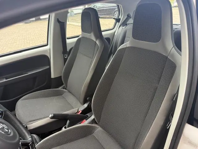 Volkswagen up! 1.0 high up! BlueMotion 2016 Benzine 12