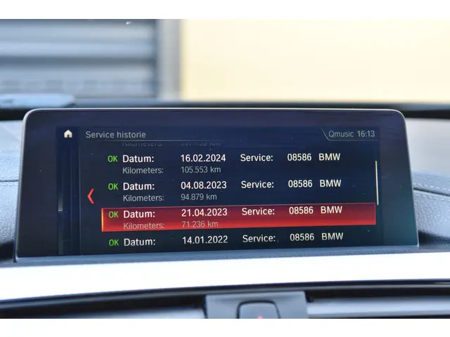 BMW 3 Serie Touring 320i 2018 Benzine 21