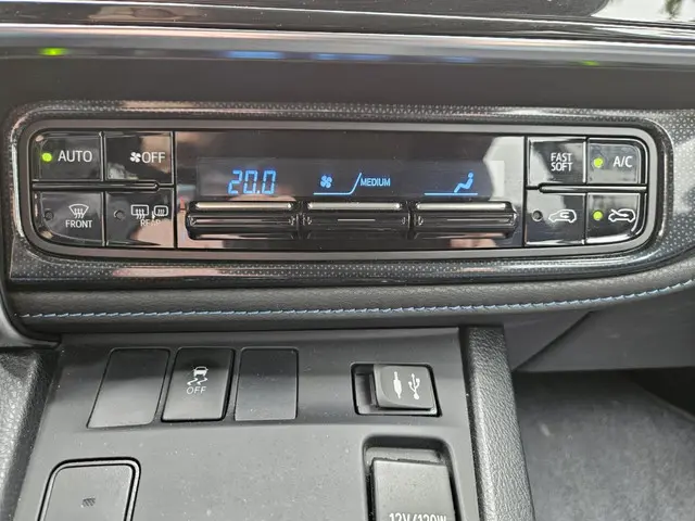 Toyota Auris 1.8 Hybrid Executive 2015 Hybride Benzine 26