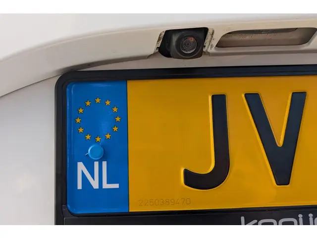 Toyota Yaris 1.5 VVT-i Design Red 2020 Benzine 9