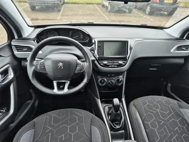 Peugeot 2008 1.2 PureTech Blue Lion 2018 Benzine 18