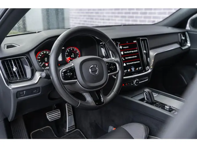 Volvo V60 2.0 B4 R-Design 2020 Benzine 19