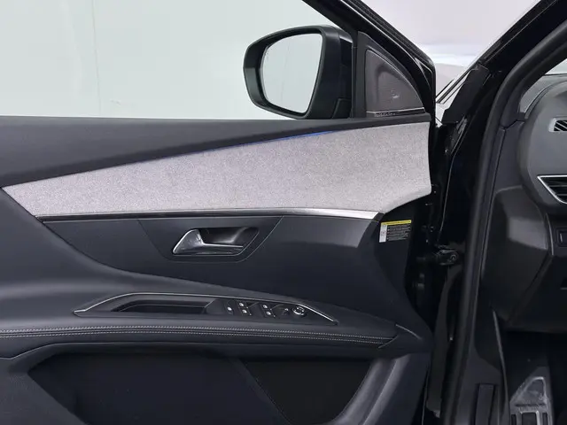 Peugeot 3008 1.6 HYbrid4 300 GT 2022 Hybride Benzine 16