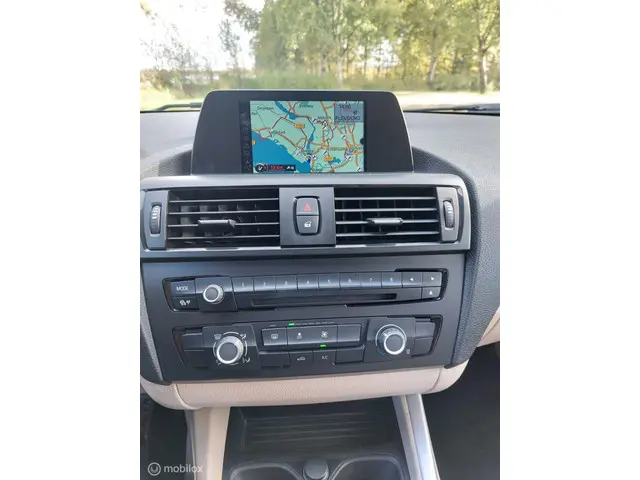 BMW 1 Serie 114i EDE Business Sport 2013 Benzine 44