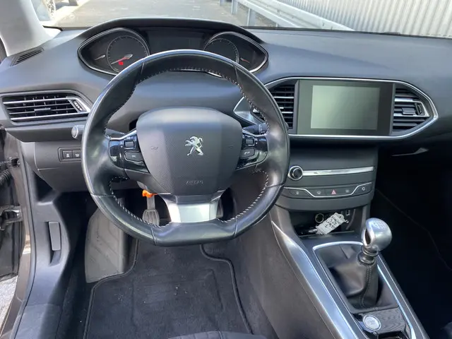 Peugeot 308 SW 1.2 e-THP Première 2014 Benzine 4