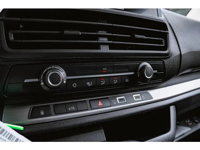 Opel Vivaro 1.5 Diesel 120pk L3H1 2024 Diesel 17