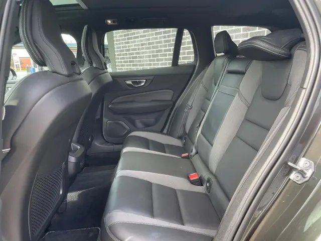 Volvo V60 2.0 B4 R-Design 2020 Benzine 6