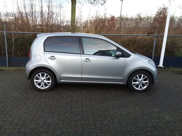 SEAT Mii 1.0 Sport Connect 2017 Benzine 4