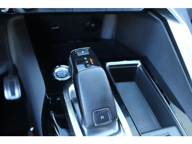 Peugeot 3008 1.2 PureTech Blue Lease GT 2021 Benzine 19