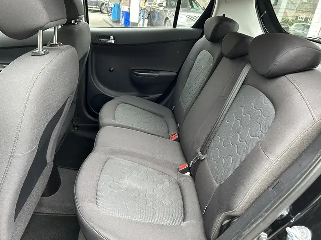 Hyundai i20 1.2i Business Edition 2012 Benzine 9