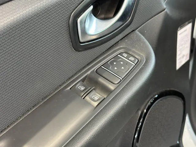 Renault Clio 0.9 TCe Limited 2018 Benzine 19