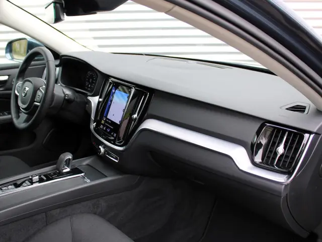 Volvo V60 2.0 B3 Momentum Business 2022 Benzine 13