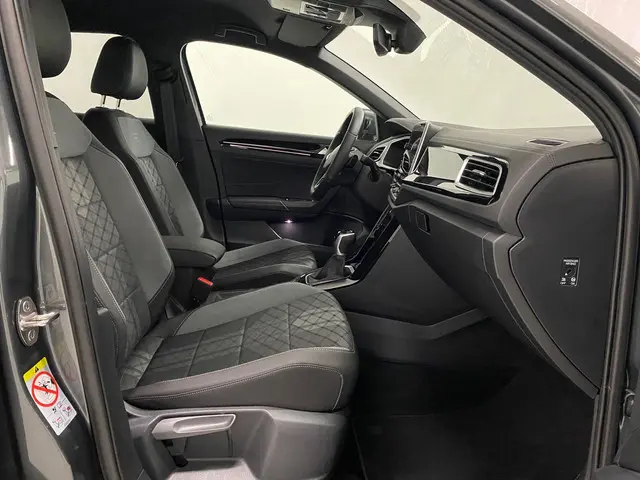 Volkswagen T-Roc 1.5 TSI R Line 2025 Benzine 37