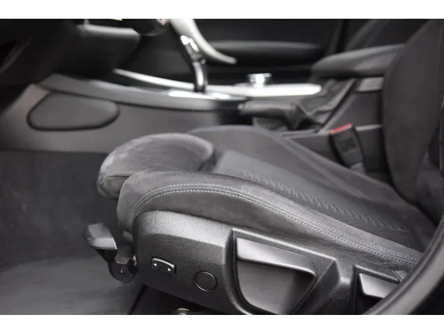 BMW 1 Serie 118i Executive 2017 Benzine 27