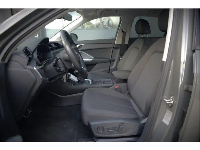 Audi Q3 45 TFSI e Advanced edition 2021 Hybride Benzine 26