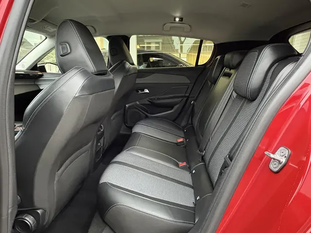 Peugeot 308 1.2T 130pk Allure 2023 Benzine 23