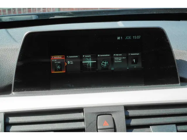 BMW 3 Serie 318i FACELIFT MODEL 2017 Benzine 10