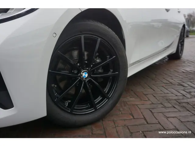 BMW 3 Serie Touring 318i Exec 2020 Benzine 27