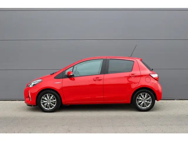 Toyota Yaris 1.5 Hybrid Dynamic 2019 Hybride Benzine 18