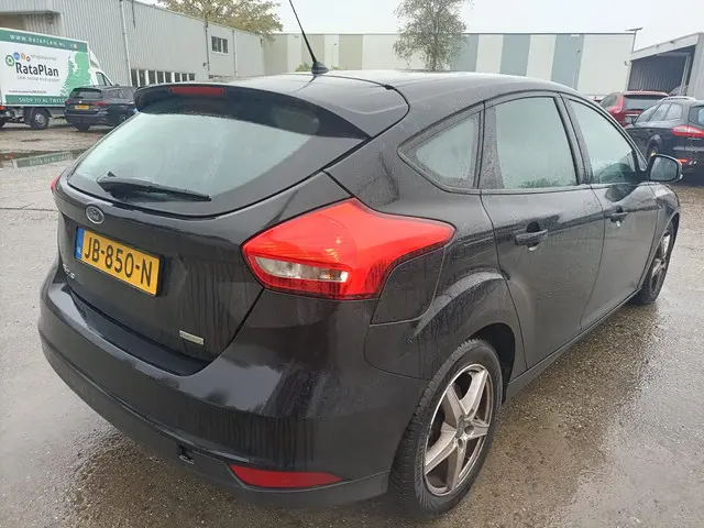 Ford Focus 1.0 Titanium Edition 2015 Benzine 2